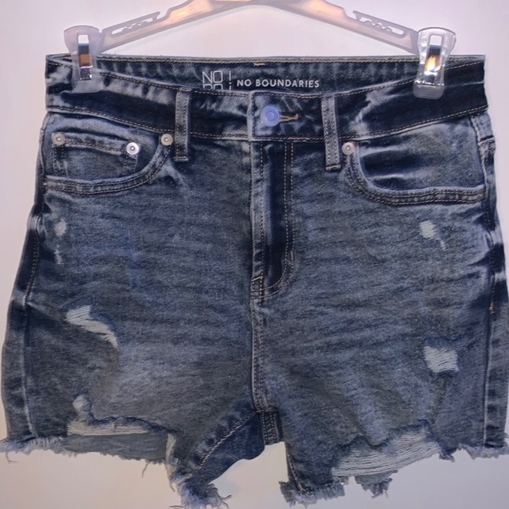 No Boundaries shorts. Size 5